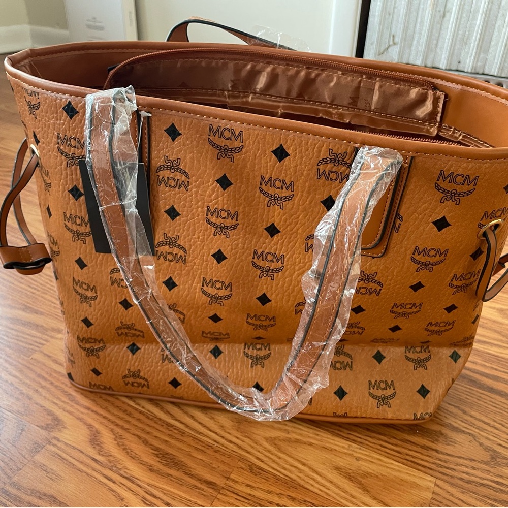 Handbag - Picture 2 of 5